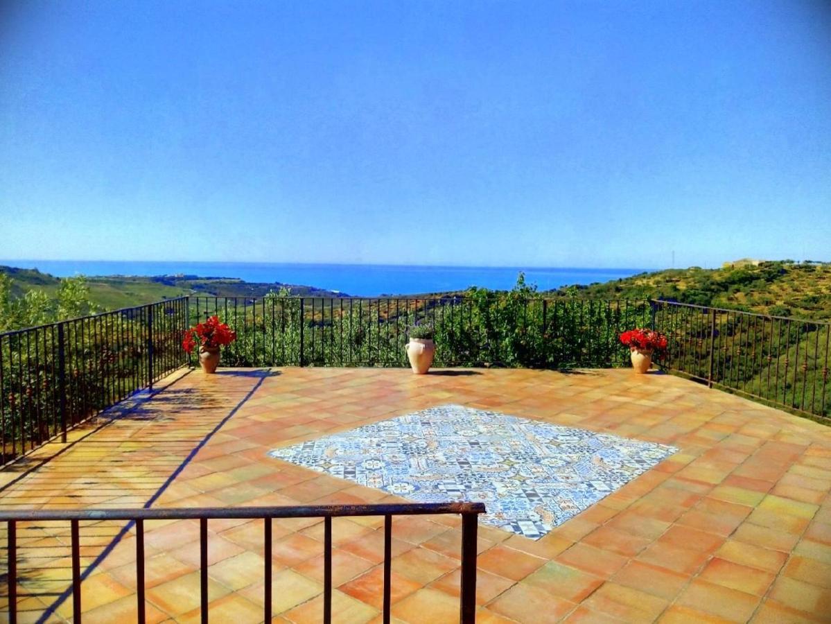 Villa Immersa In Oliveto Vista Mare Sciacca Luaran gambar